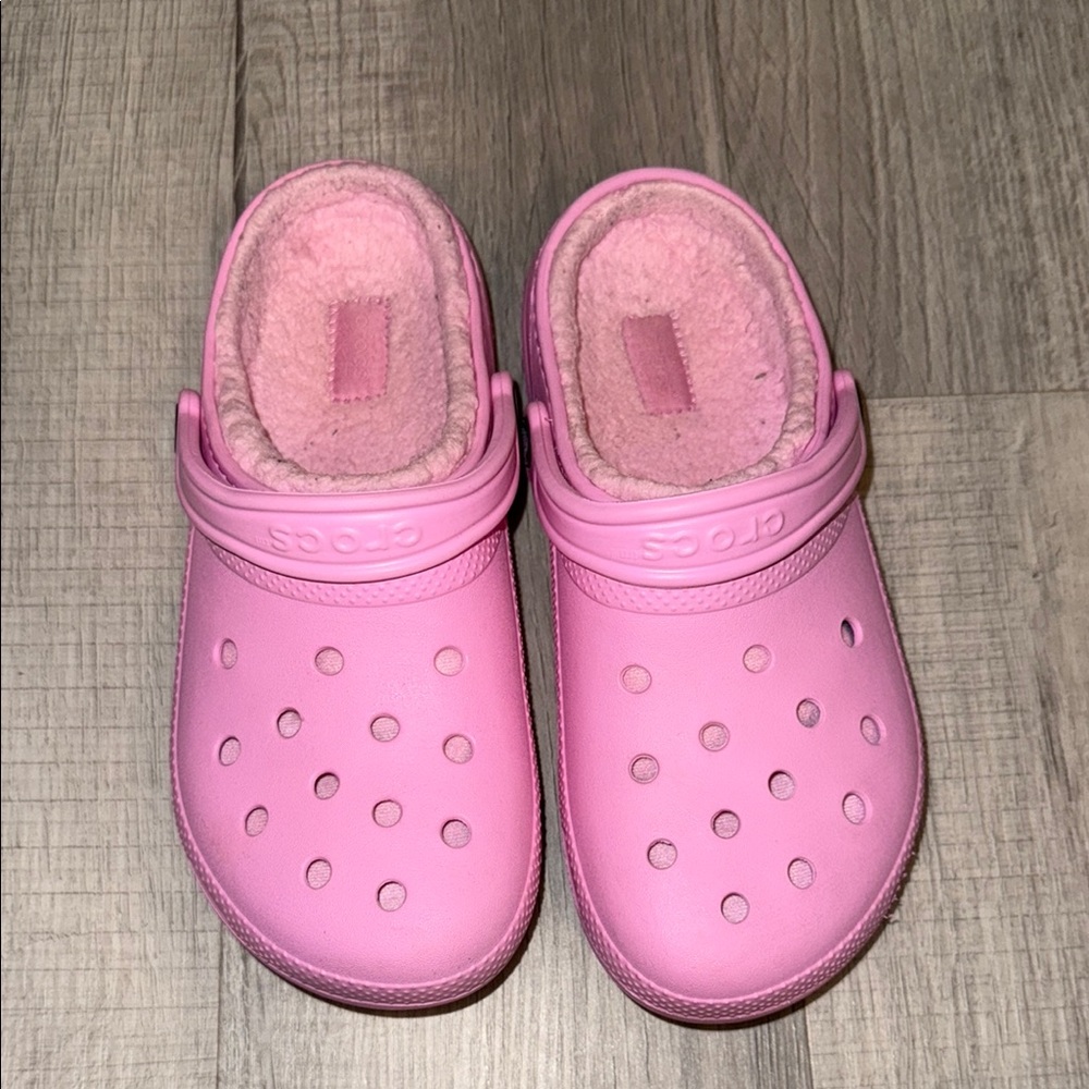 Crocs fuzz lined pink clogs